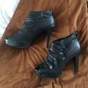 Simply Vera - Vera Wang Iso Black heels